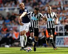 关于纽卡斯尔联大比分领先，稳住中游位置的信息